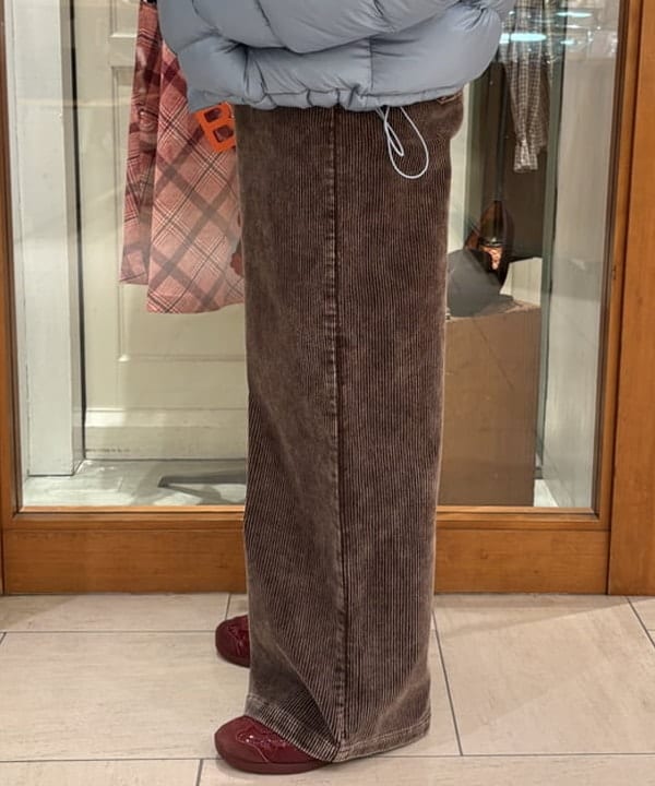 大石彩可さんの「BEAMS WOMEN｜【別注】SIERRA DESIGNS / 2WAY ショート ダウン 25FW」を使ったコーディネート