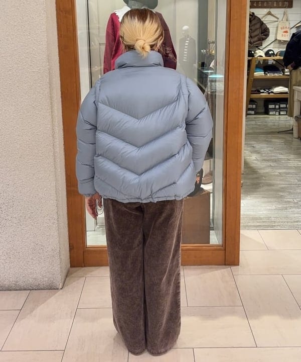 大石彩可さんの「BEAMS WOMEN｜【別注】SIERRA DESIGNS / 2WAY ショート ダウン 25FW」を使ったコーディネート