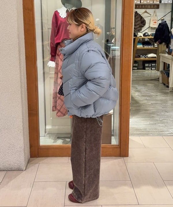 大石彩可さんの「BEAMS WOMEN｜【別注】SIERRA DESIGNS / 2WAY ショート ダウン 25FW」を使ったコーディネート