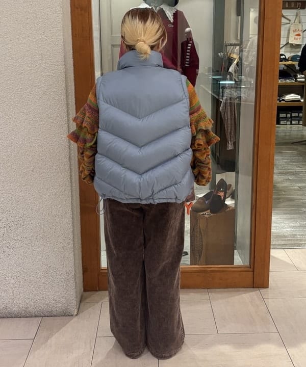 大石彩可さんの「BEAMS WOMEN｜【別注】SIERRA DESIGNS / 2WAY ショート ダウン 25FW」を使ったコーディネート