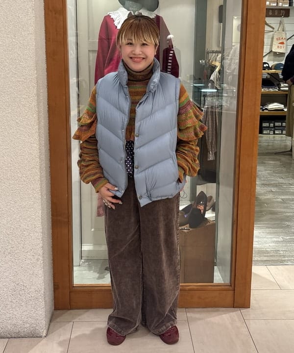 大石彩可さんの「BEAMS WOMEN｜【別注】SIERRA DESIGNS / 2WAY ショート ダウン 25FW」を使ったコーディネート