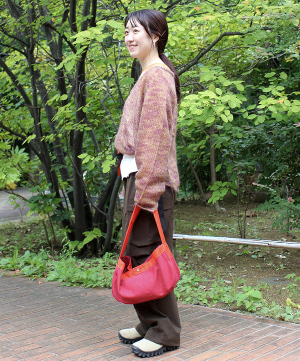 イシイ サオリさんの「BEAMS WOMEN｜カスリ モヘア ベースボール」を使ったコーディネート