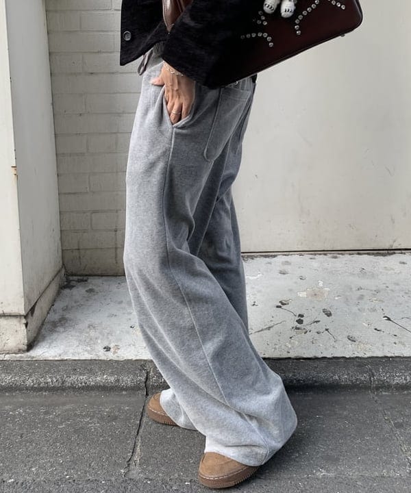 れいなさんの「BEAMS WOMEN｜ベロア ワイド スウェット パンツ」を使ったコーディネート