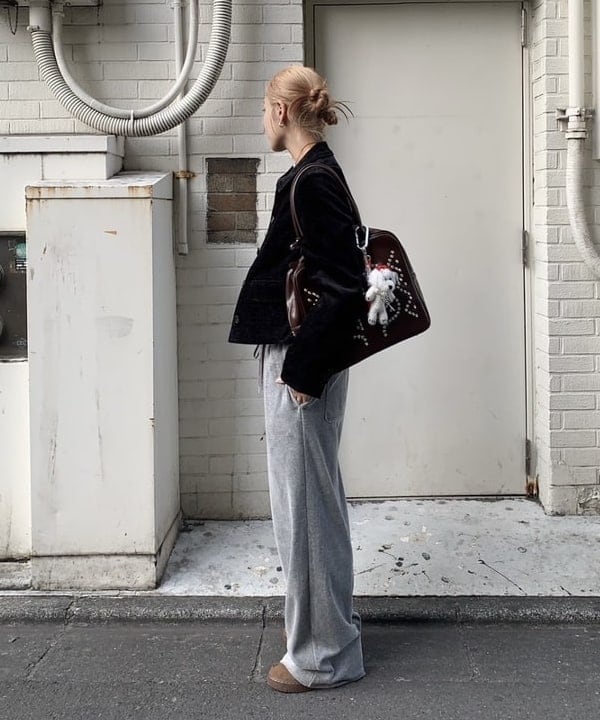 れいなさんの「BEAMS WOMEN｜ベロア ワイド スウェット パンツ」を使ったコーディネート