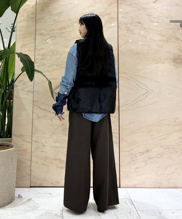 中丸　栞さんの「BEAMS WOMEN｜ポプリン 2タックパンツ」を使ったコーディネート