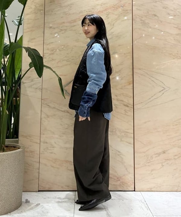 中丸　栞さんの「BEAMS WOMEN｜ポプリン 2タックパンツ」を使ったコーディネート