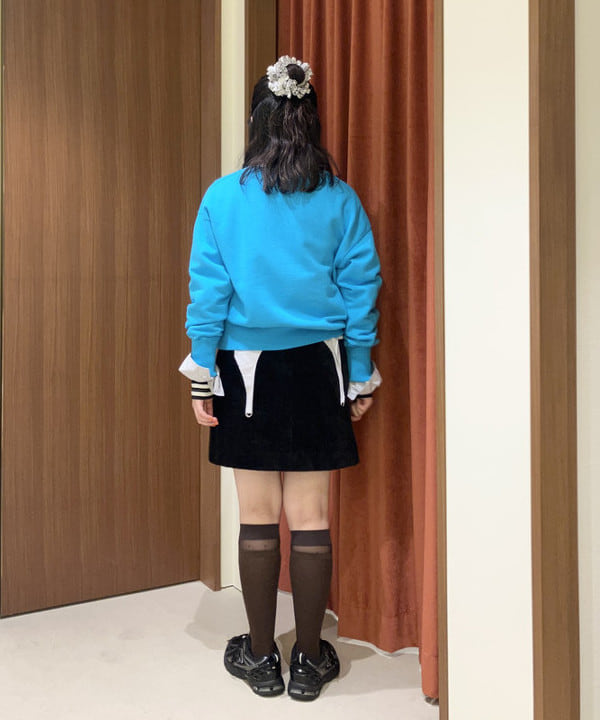 晶さんの「BEAMS WOMEN｜フリーダムスリーブ Vネック スウェット」を使ったコーディネート