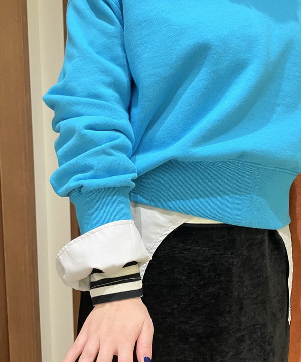 晶さんの「BEAMS WOMEN｜フリーダムスリーブ Vネック スウェット」を使ったコーディネート