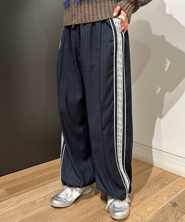 佐藤 亜美さんの「BEAMS WOMEN｜【別注】boussole / ボーダージップ ニット カーディガン」を使ったコーディネート