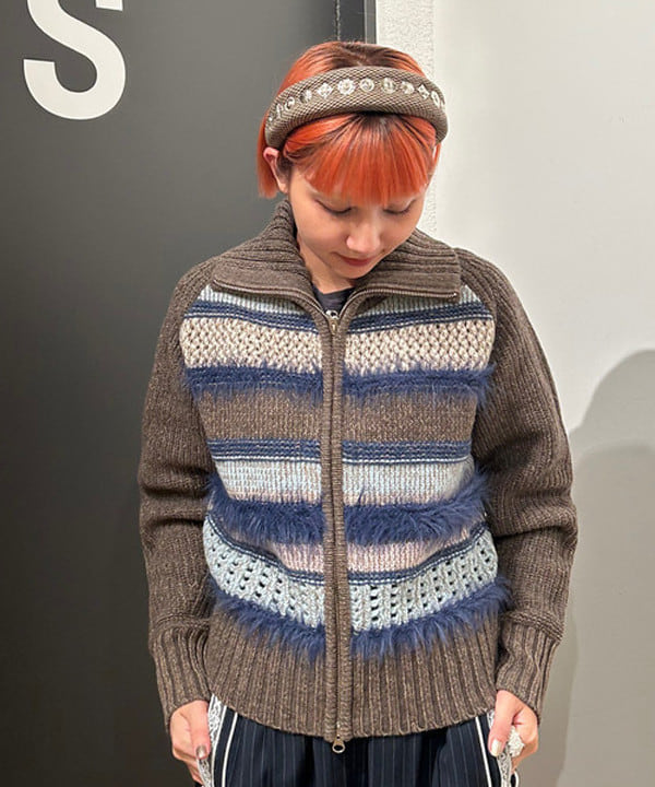 佐藤 亜美さんの「BEAMS WOMEN｜【別注】boussole / ボーダージップ ニット カーディガン」を使ったコーディネート