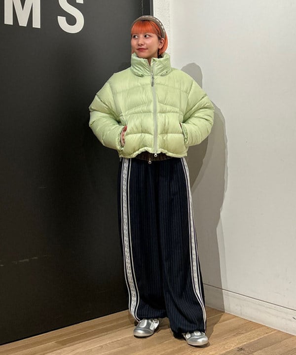 佐藤 亜美さんの「BEAMS WOMEN｜【別注】boussole / ボーダージップ ニット カーディガン」を使ったコーディネート