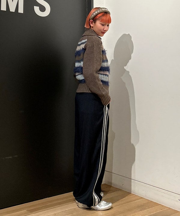 佐藤 亜美さんの「BEAMS WOMEN｜【別注】boussole / ボーダージップ ニット カーディガン」を使ったコーディネート