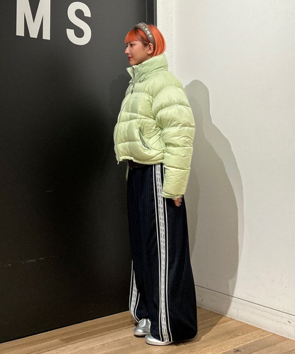 佐藤 亜美さんの「BEAMS WOMEN｜【別注】boussole / ボーダージップ ニット カーディガン」を使ったコーディネート