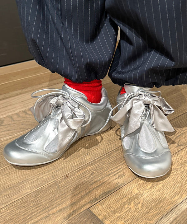 佐藤 亜美さんの「BEAMS WOMEN｜【別注】boussole / ボーダージップ ニット カーディガン」を使ったコーディネート