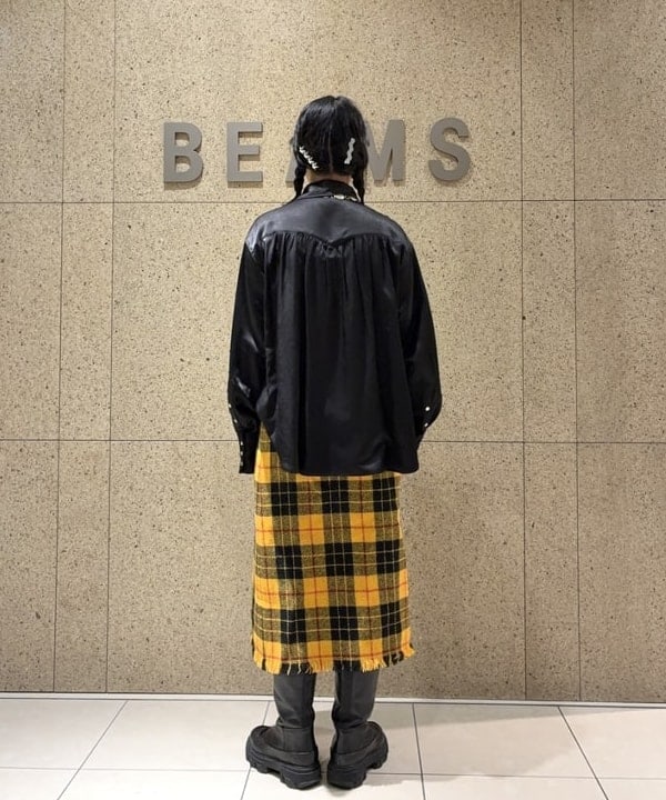 オカモト ミサキさんの「BEAMS WOMEN｜サテン ウエスタン シャツ」を使ったコーディネート