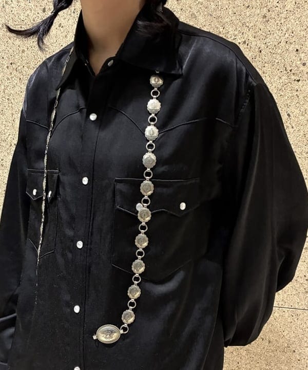 オカモト ミサキさんの「BEAMS WOMEN｜サテン ウエスタン シャツ」を使ったコーディネート