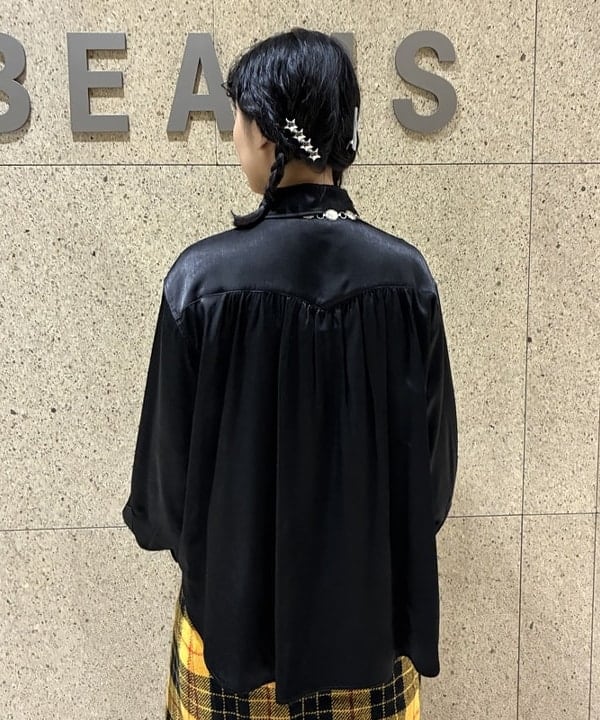 オカモト ミサキさんの「BEAMS WOMEN｜サテン ウエスタン シャツ」を使ったコーディネート