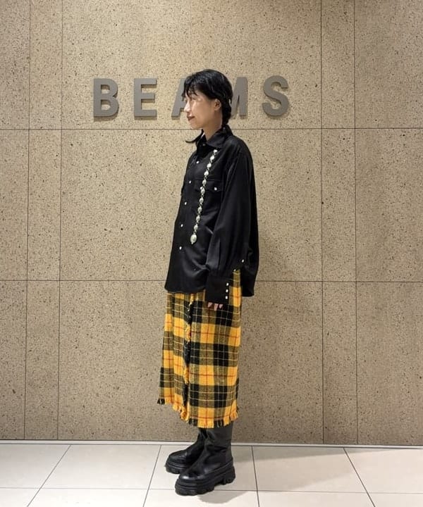 オカモト ミサキさんの「BEAMS WOMEN｜サテン ウエスタン シャツ」を使ったコーディネート