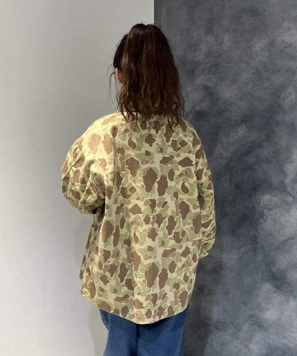 モモさんの「BEAMS WOMEN｜【別注】BUZZ RICKSON'S / ヘリンボーン カモ ジャケット」を使ったコーディネート