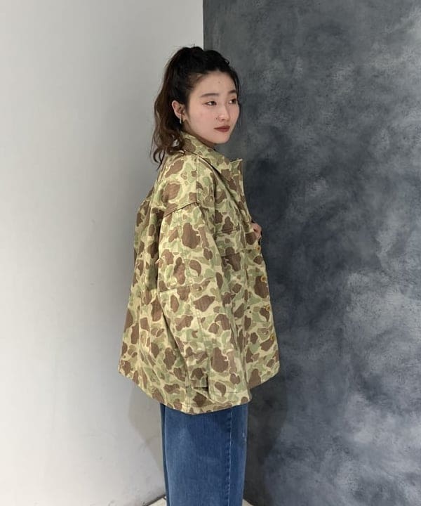 モモさんの「BEAMS WOMEN｜【別注】BUZZ RICKSON'S / ヘリンボーン カモ ジャケット」を使ったコーディネート