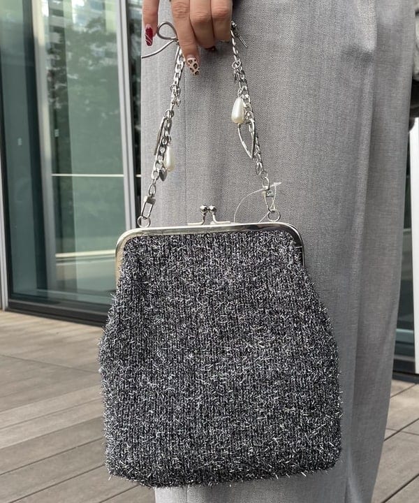 松本 佳菜子さんの「BEAMS WOMEN｜【別注】キャセ  シャイニーニット バッグ 」を使ったコーディネート