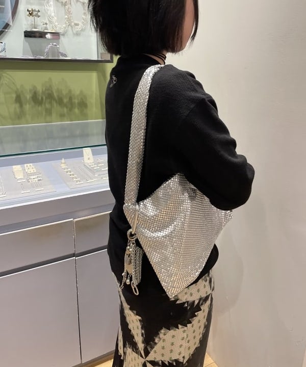 chikaさんの「BEAMS WOMEN｜HEY! Mrs ROSE / メタル & チェーン バッグ」を使ったコーディネート