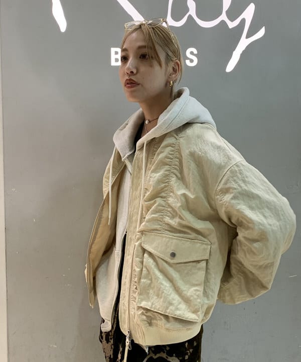 れいなさんの「BEAMS WOMEN｜シャーリング MA-1 ブルゾン」を使ったコーディネート