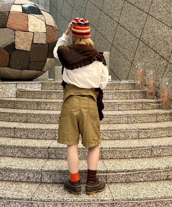 小原 もこさんの「BEAMS WOMEN｜透かし編み フリル ストール」を使ったコーディネート