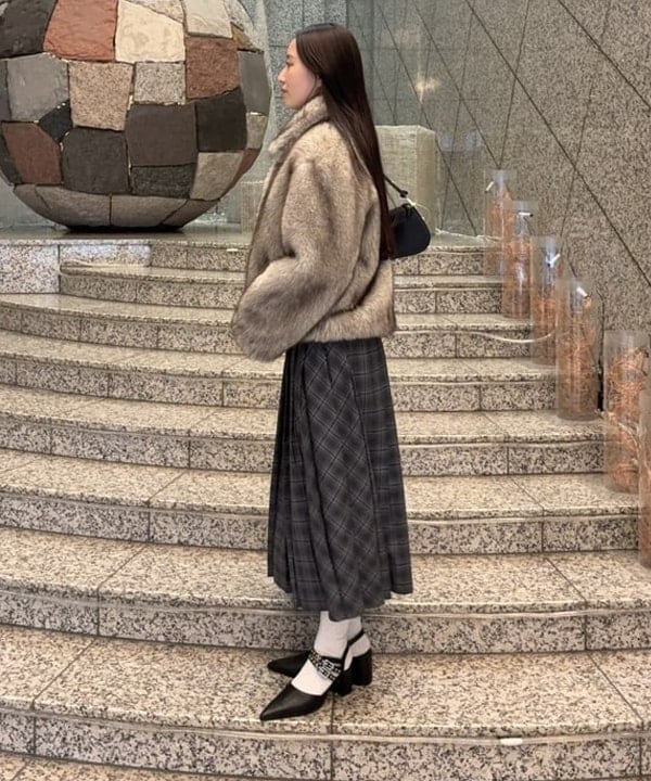 amiriさんの「BEAMS WOMEN｜フェイクファー ショート ブルゾン」を使ったコーディネート