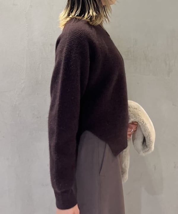 中平 あみさんの「BEAMS WOMEN｜【別注】BATONER / カシミヤフォックス クルーネック ニット」を使ったコーディネート