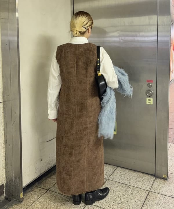 大石彩可さんの「BEAMS WOMEN｜ツイード スタッズ ノースリーブ ワンピース」を使ったコーディネート