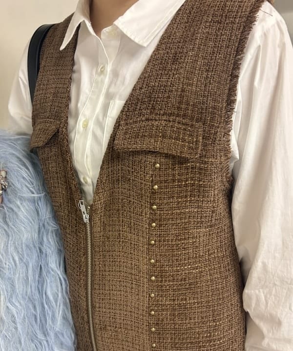 大石彩可さんの「BEAMS WOMEN｜ツイード スタッズ ノースリーブ ワンピース」を使ったコーディネート