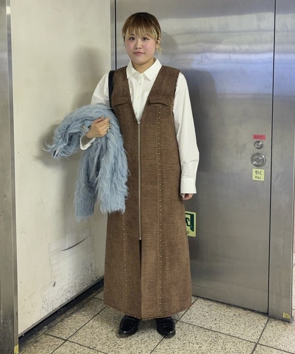 大石彩可さんの「BEAMS WOMEN｜ツイード スタッズ ノースリーブ ワンピース」を使ったコーディネート