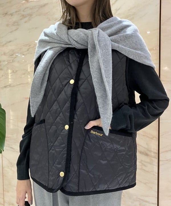 茂野 真楓さんの「BEAMS WOMEN｜ASAUCE MELER / シームレス カシミヤ ストール」を使ったコーディネート