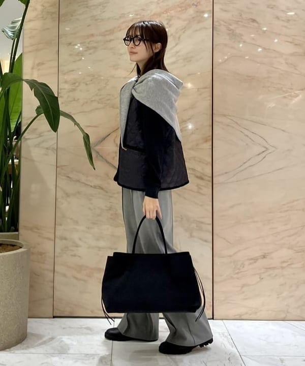 茂野 真楓さんの「BEAMS WOMEN｜ASAUCE MELER / シームレス カシミヤ ストール」を使ったコーディネート