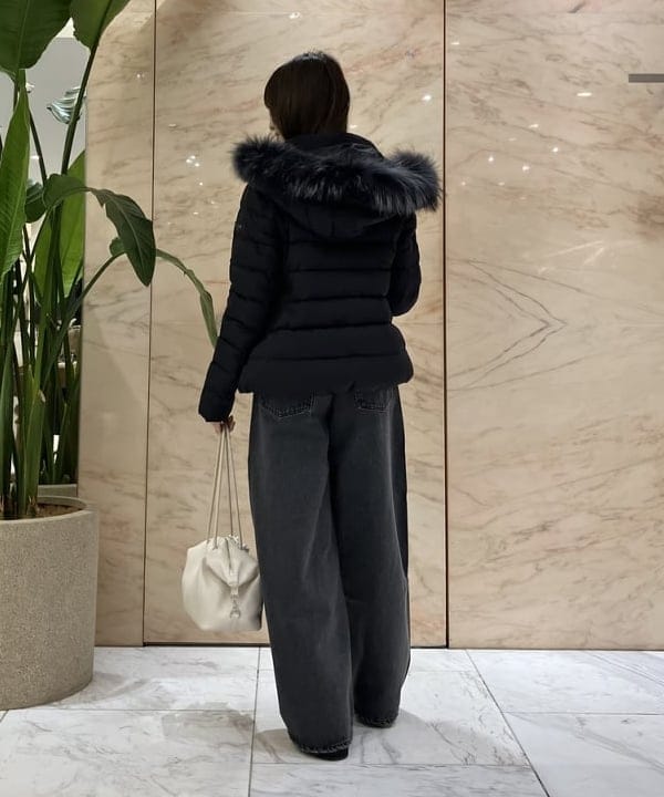 茂野 真楓さんの「BEAMS WOMEN｜TATRAS × Demi-Luxe BEAMS / 別注 KOSAVA セイル ファー ダウンジャケット」を使ったコーディネート