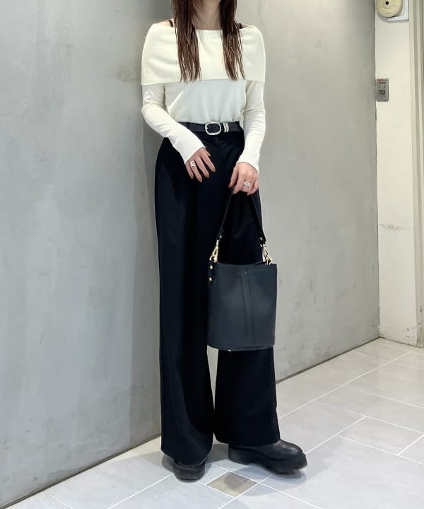 CHIHIROさんの「BEAMS WOMEN｜レーヨン ポリエステル オフショルダー プルオーバー ニット」を使ったコーディネート