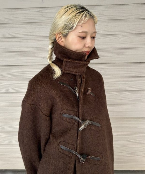 MATSUMOTO AMIさんの「BEAMS WOMEN｜透かし編み フリル ストール」を使ったコーディネート