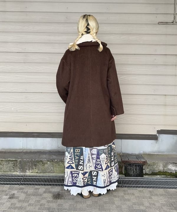 MATSUMOTO AMIさんの「BEAMS WOMEN｜透かし編み フリル ストール」を使ったコーディネート