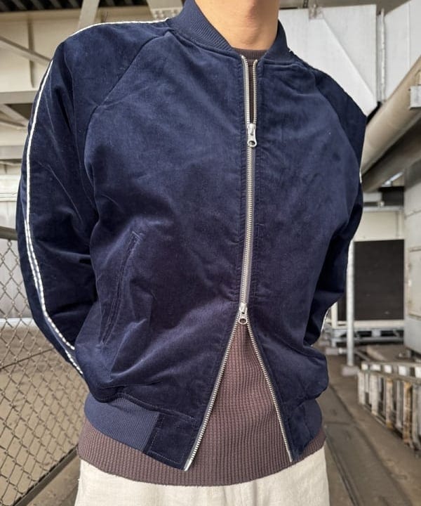 川崎 駿希さんの「BEAMS WOMEN｜リラックスフィット ベロア スカジャン」を使ったコーディネート