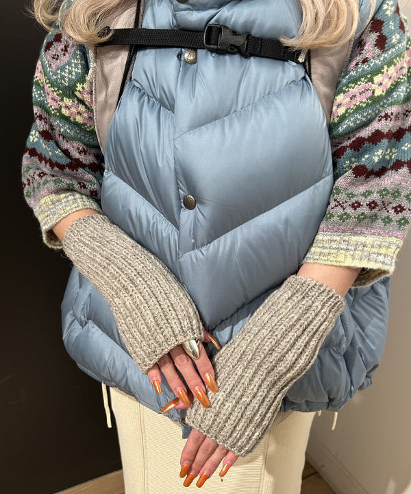 ando naoさんの「BEAMS WOMEN｜【別注】SIERRA DESIGNS / 2WAY ショート ダウン 25FW」を使ったコーディネート