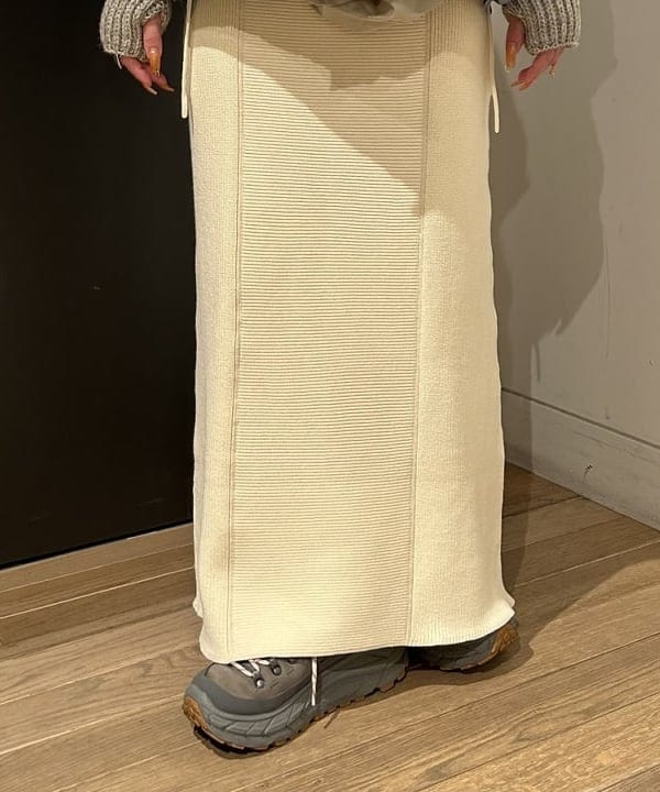 ando naoさんの「BEAMS WOMEN｜【別注】SIERRA DESIGNS / 2WAY ショート ダウン 25FW」を使ったコーディネート