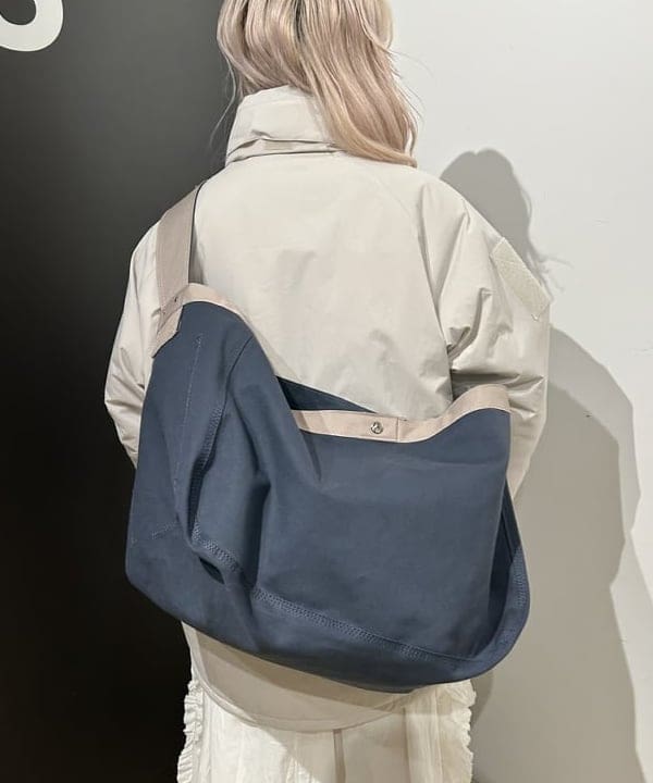 ando naoさんの「BEAMS WOMEN｜ニュースペーパーバッグ NEW」を使ったコーディネート