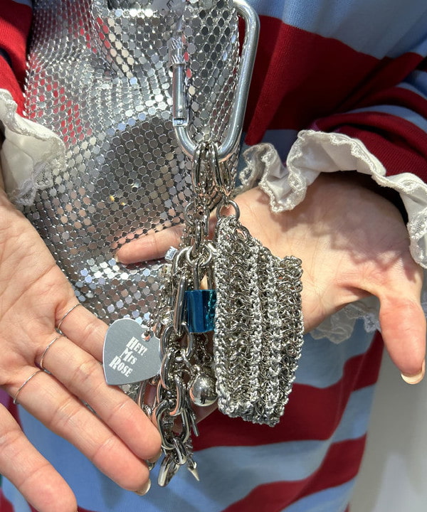 ササキさんの「BEAMS WOMEN｜HEY! Mrs ROSE / メタル & チェーン バッグ」を使ったコーディネート