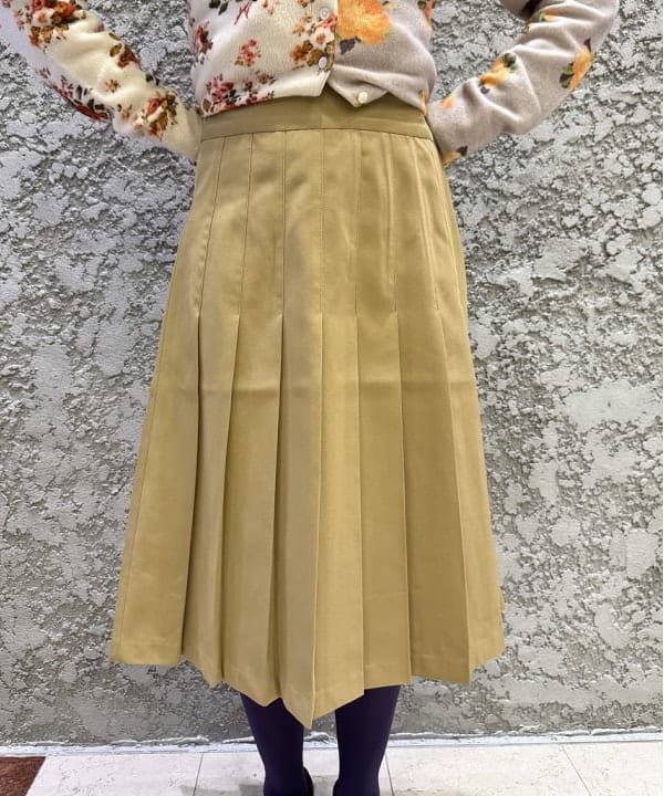 庭野 優紀さんの「BEAMS WOMEN｜ミックス ループ編み ニット ジャケット」を使ったコーディネート