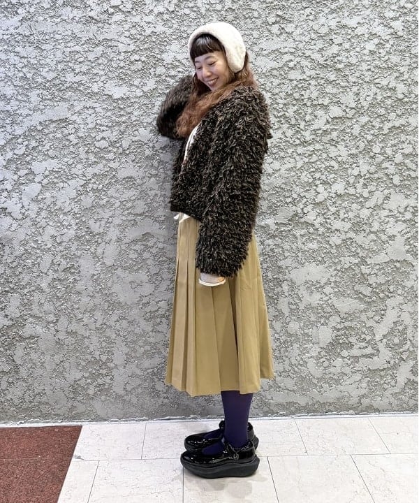 庭野 優紀さんの「BEAMS WOMEN｜ミックス ループ編み ニット ジャケット」を使ったコーディネート