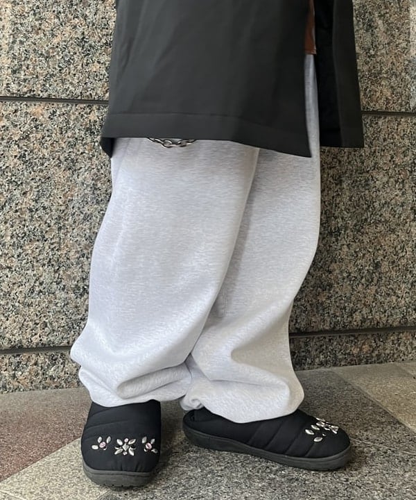 菊田 悠さんの「BEAMS WOMEN｜ワイドストレート ウィンドストップ スウェットパンツ」を使ったコーディネート