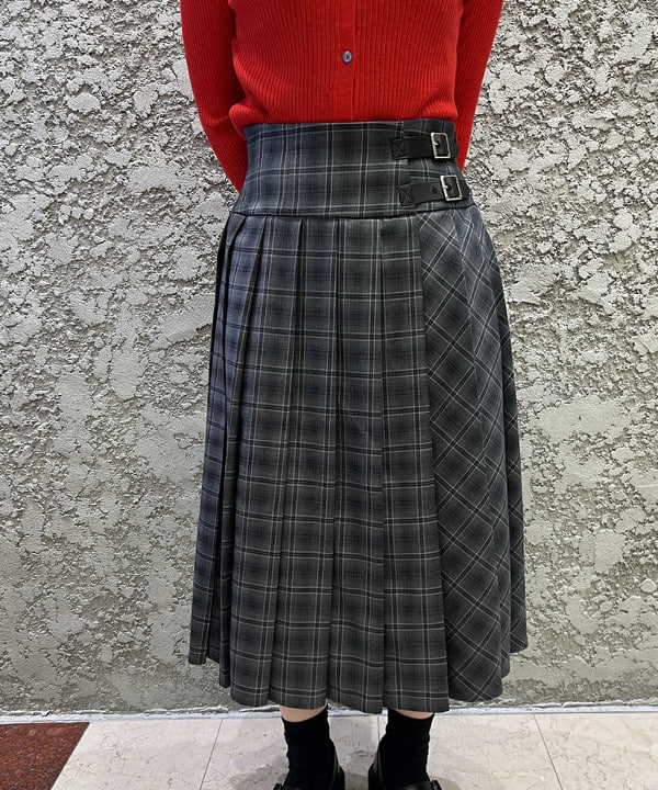 星野 真依さんの「BEAMS WOMEN｜リブ ポロ カーディガン」を使ったコーディネート