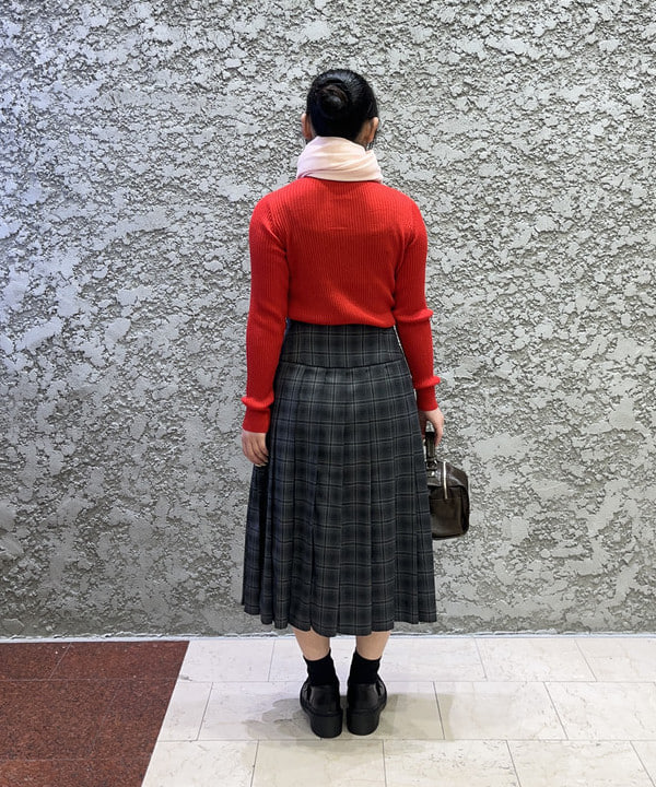 星野 真依さんの「BEAMS WOMEN｜リブ ポロ カーディガン」を使ったコーディネート