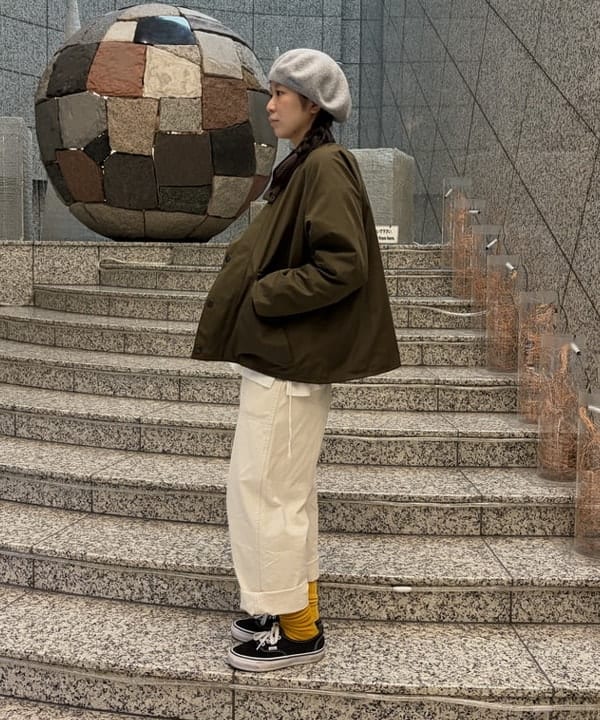 ばるたんさんの「BEAMS WOMEN｜【別注】THE BOOKSTORE / Hand Logo Sweater 25FW」を使ったコーディネート